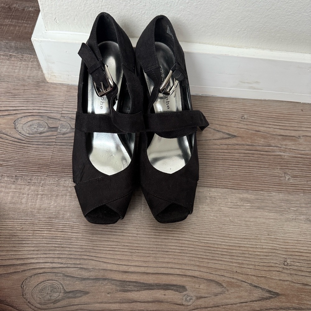 Apostrophe Black Peep-Toe Heels